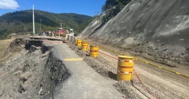 Cierra carretera de Ocoa por construcción de paso provisional