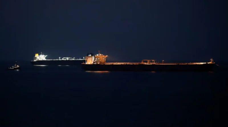Crisis en el Estrecho de Ormuz eleva precios del petróleo por meses
