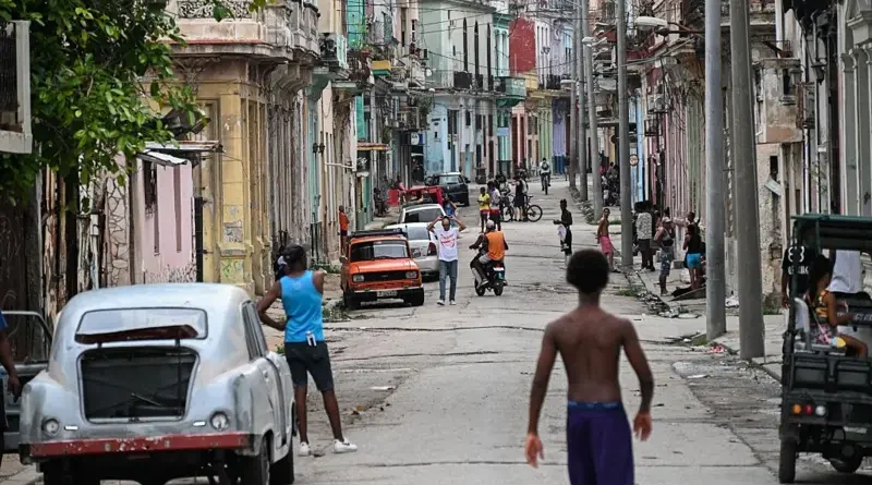 Cuba enfrenta crisis energética y turismo en caída libre
