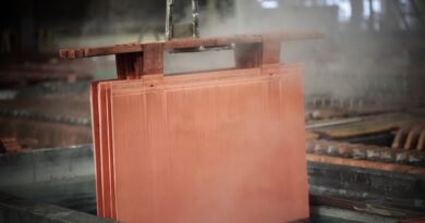 Demanda china impulsa el precio del cobre a récord histórico