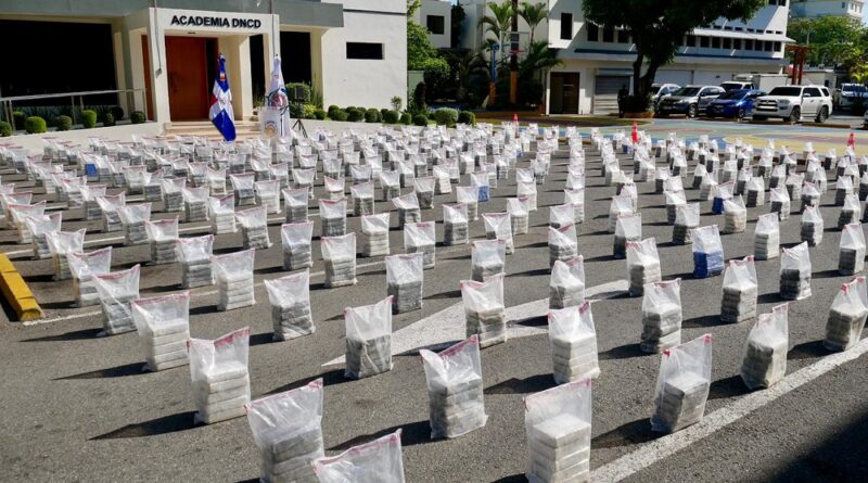 Desmantelan alijo de 1.7 toneladas de cocaína en Pedernales