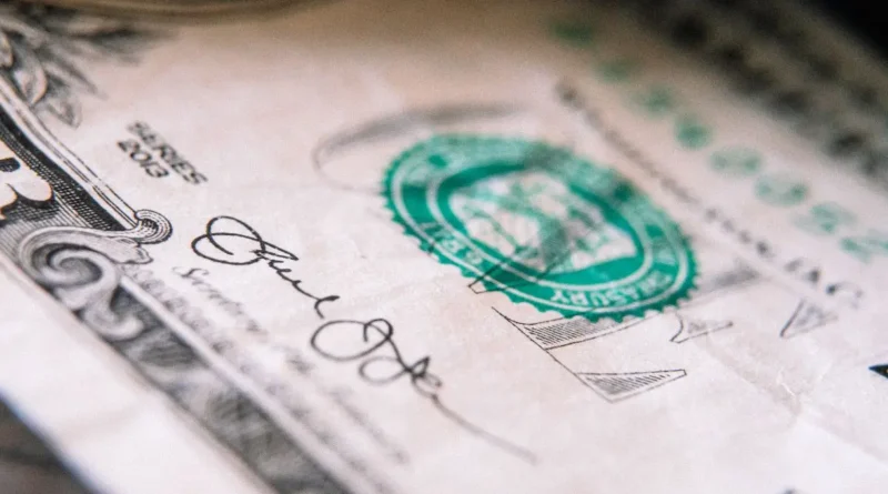 Dólar baja de $920 en Chile tras anuncio de tregua de Trump