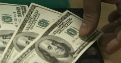 Dólar en Chile sube $10 por tensiones globales y caída del cobre