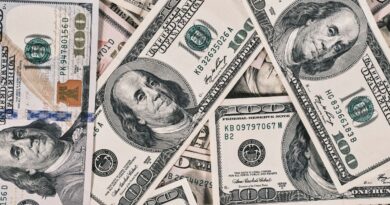 Dólar sobre $885 en Chile ante incertidumbre de tregua EEUU