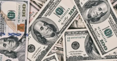 Dólar supera $930 mientras Trump tensa relaciones con Irán