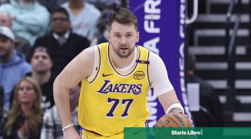 Doncic brilla con 42 puntos mientras LeBron rompe otro récord