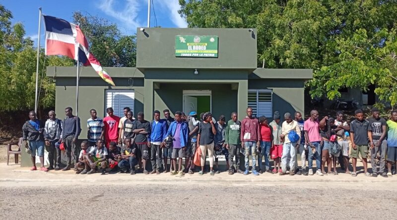 Ejército captura 76 haitianos en operativos migratorios recientes