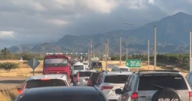 Fuerte tapón en la Circunvalación de Baní hacia el Sur