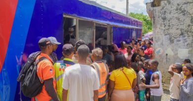Gobierno asiste a familias de Villa Altagracia tras lluvias