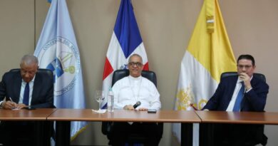 Gobierno y Episcopado analizan crisis internacional y su impacto