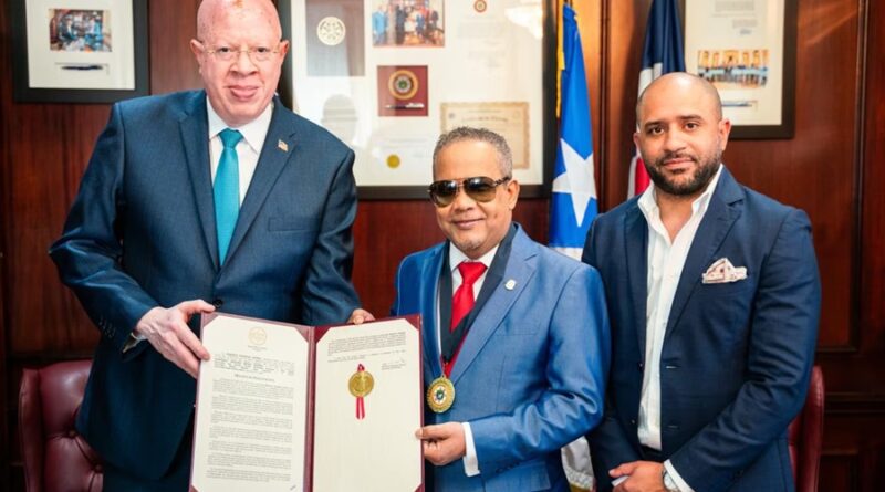 Héctor Acosta es reconocido por el Senado de Puerto Rico