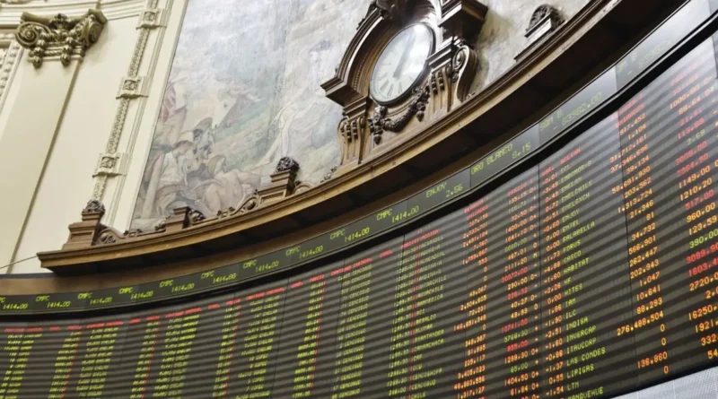 IPSA alcanza 10.856 puntos tras alza y espera mensaje de Trump
