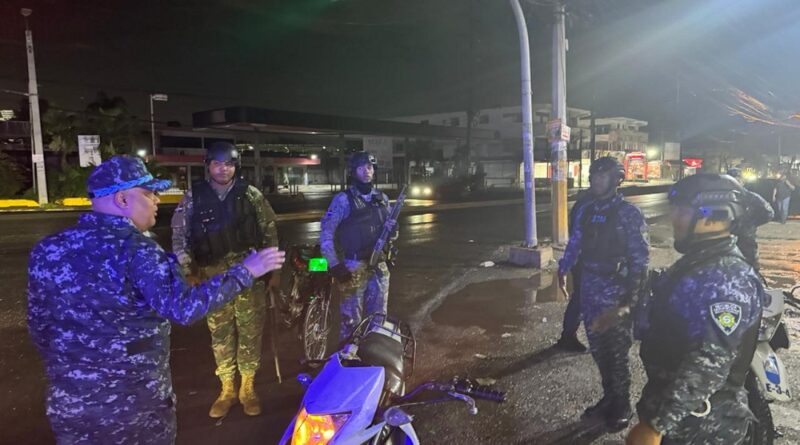Inusual aumento de policía en calles del Gran Santo Domingo