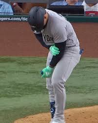 Jasson Domínguez se lesiona tras pelotazo en juego Yankees