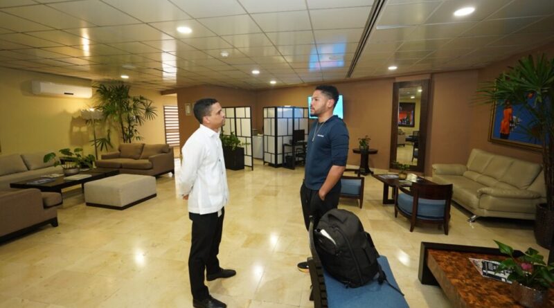 Joel Richards llega a RD tras semanas varado en Vietnam