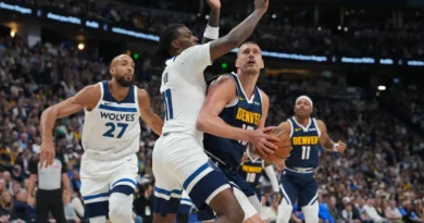 Jokic brilla con triple