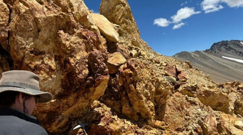 Kobrea avanza en El Perdido con 3 pozos y busca pórfido