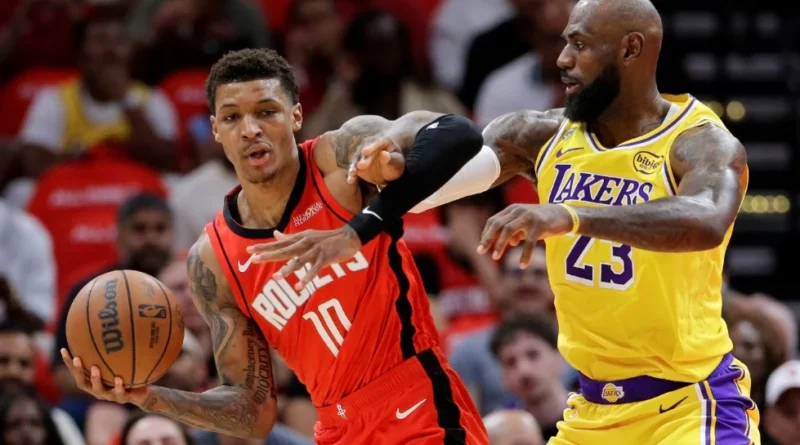 LeBron James empata con triple y Lakers logran remontar