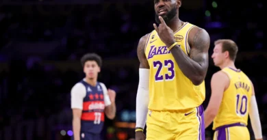 LeBron logra triple