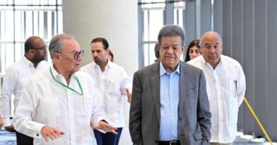Leonel Fernández impulsa cultura y logística en Punta Cana
