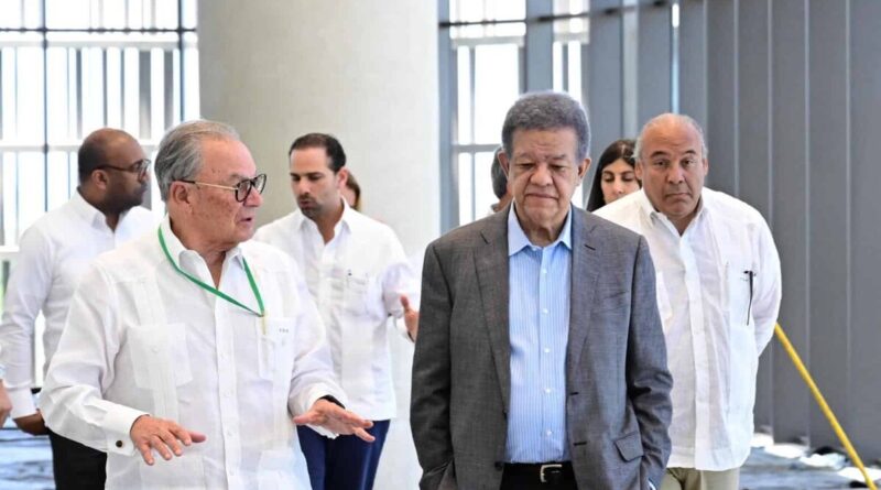 Leonel Fernández impulsa cultura y logística en Punta Cana