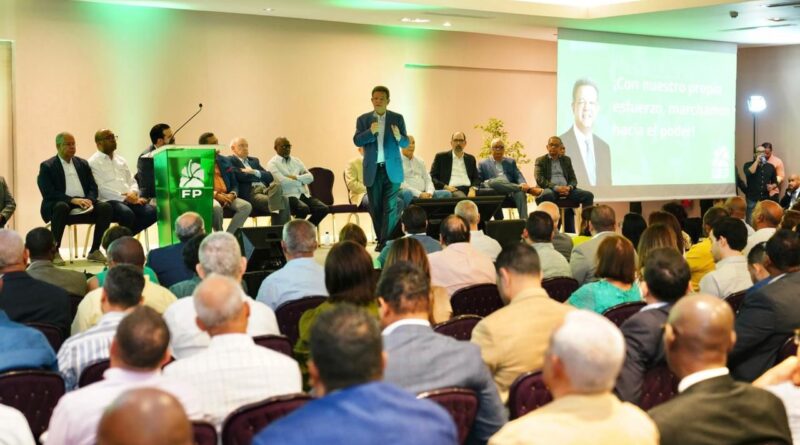 Leonel Fernández lidera sesiones de trabajo en el Este y Gran Santo Domingo