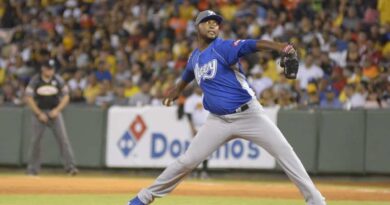 Licey retiene a Michael Féliz y ficha al libre Maikel Franco