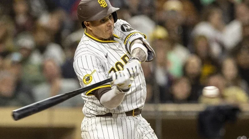 Manny Machado brilla con dos jonrones en emocionante partido