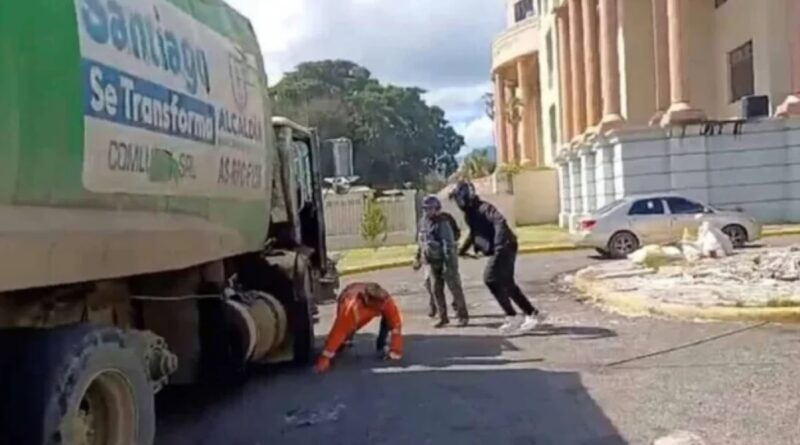 Motociclista pide ayuda a policías y muere en trágico suceso
