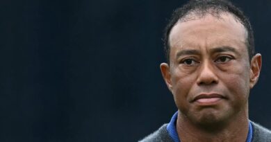 Nuevo video revela a Tiger Woods usando su móvil en accidente