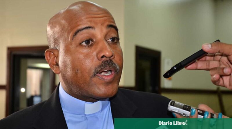 Obispo Manuel Ruiz admite falta de la Iglesia en momentos clave