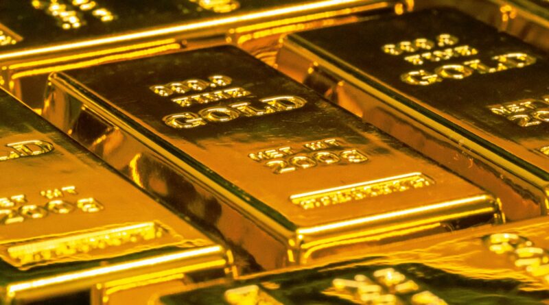 Oro se desploma por fortaleza del dólar y presión del petróleo