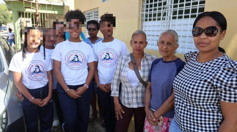 Padres de La Victoria exigen terminar liceo para sus hijos