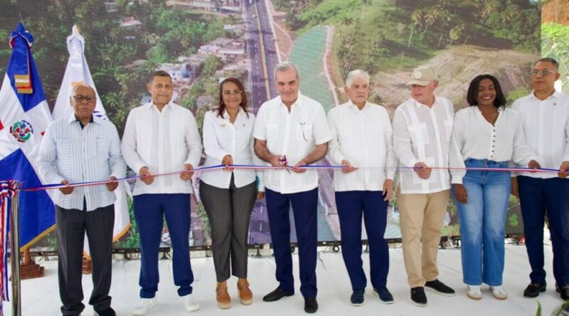 Presidente Abinader inaugura ampliación de entrada a Samaná