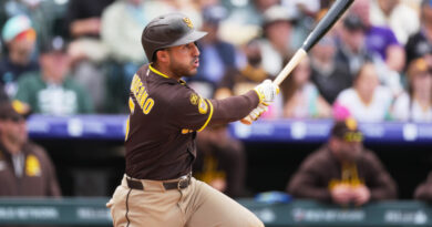 Ramón Laureano brilla con triple y Miguel Andújar remolca tres