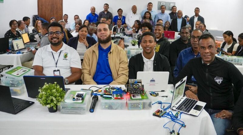 Regional 15 impulsa la robótica educativa con capacitación TIC