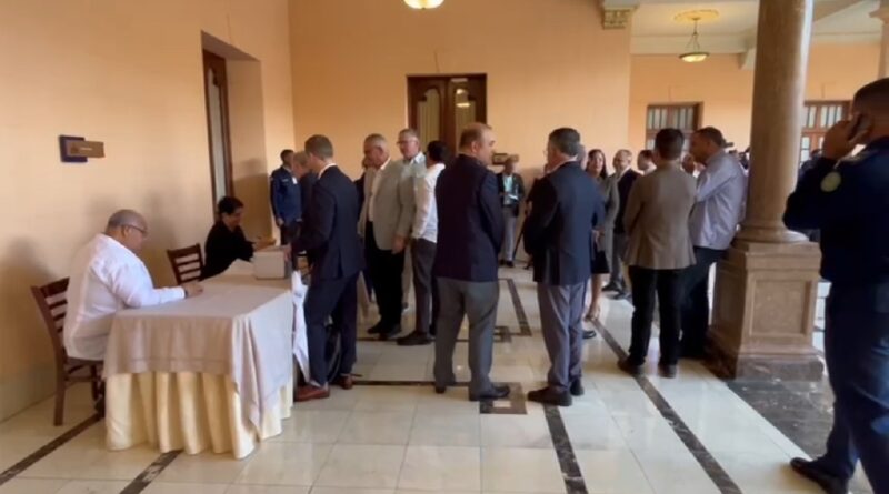 Representantes comerciales llegan al Palacio Nacional por reunión de Abinader