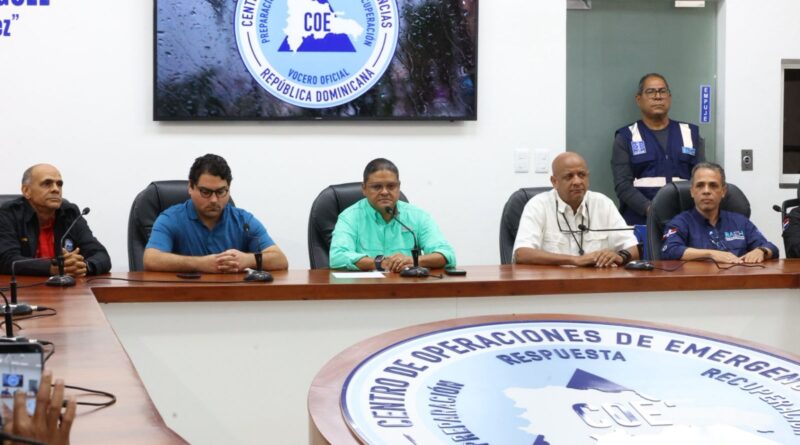 Río desbordado arrastra vehículos en Ocoa; COE en alerta
