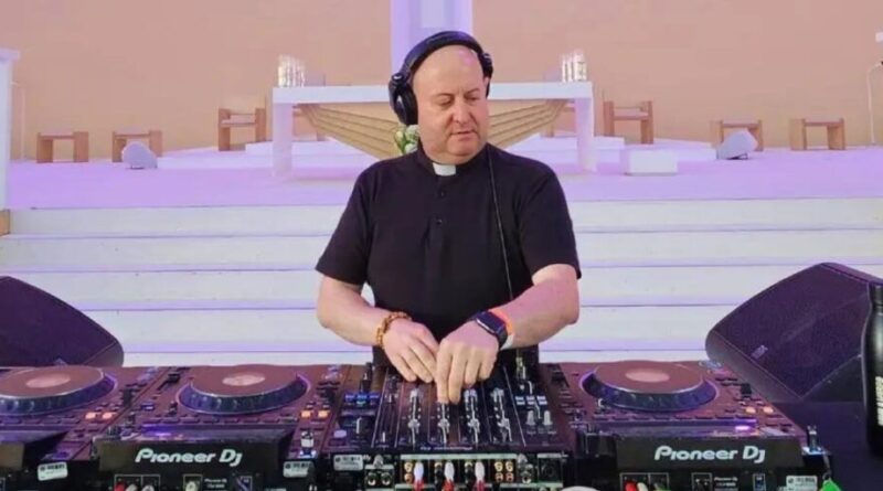 Sacerdote y DJ Guilherme Peixoto rinde homenaje al Papa Francisco