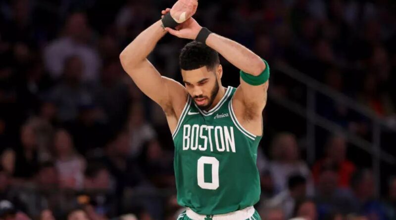 Tatum lidera a Celtics y silencia a 76ers en el 2