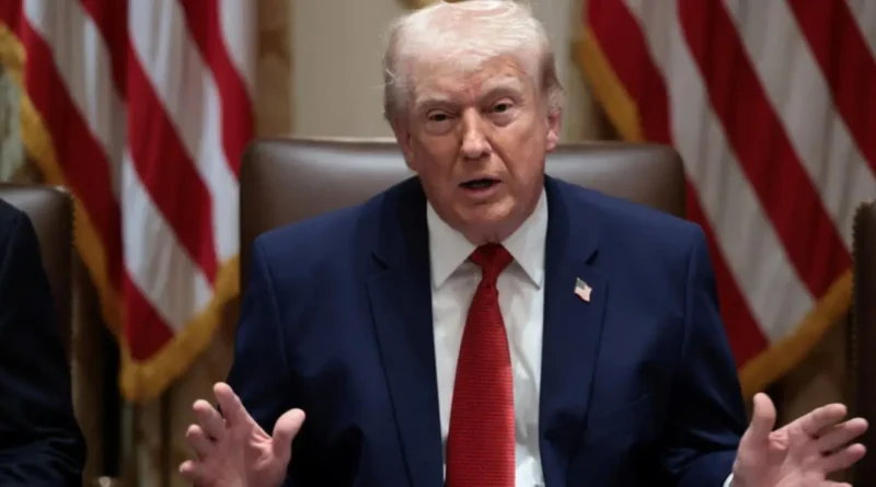 Trump reaviva tensión en Irán y retrasa presión en Ormuz