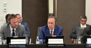 Valdez Albizu aborda fraude digital en servicios financieros