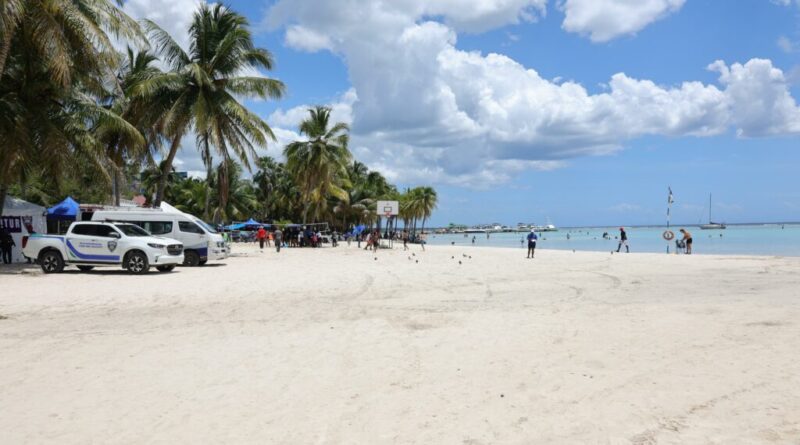 Ventas en Boca Chica se desploman por nuevas restricciones