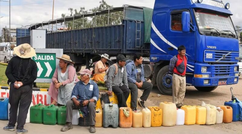 Crisis de combustibles en Bolivia: gasolina supera US$2 por litro
