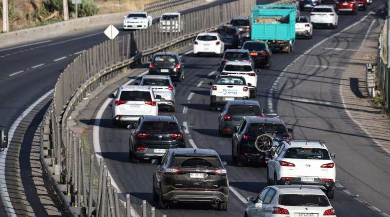 Fin de semana largo: 414 mil vehículos salen de la RM con peaje
