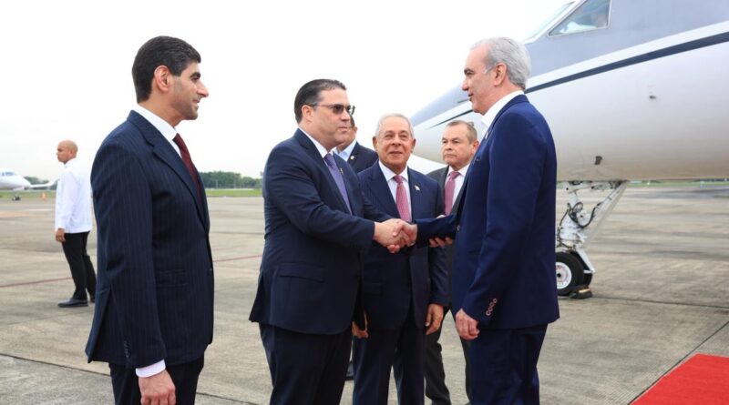 Abinader llega a Panamá como orador en Congreso de Zonas Francas