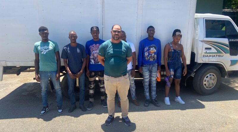 Ejército detiene camión con haitianos indocumentados en Valverde