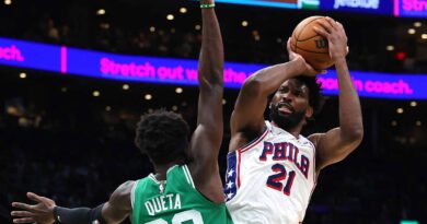 Embiid y Sixers logran histórica remontada ante Celtics