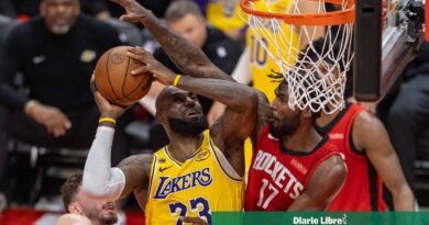 Lakers despachan a Rockets; Pistons y Raptors empatan series