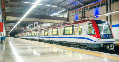 Metro y teleférico tendrán horario especial este lunes feriado